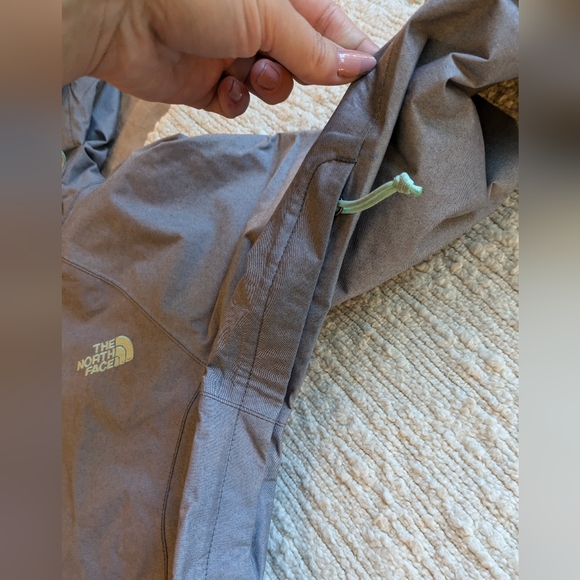 North Face HyVent 2.5L - Picture 12 of 12